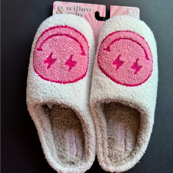 Willow and Ruby | Women's Size XL (10/11) | Pink Smiley Face Slippers - Picture 1 of 4